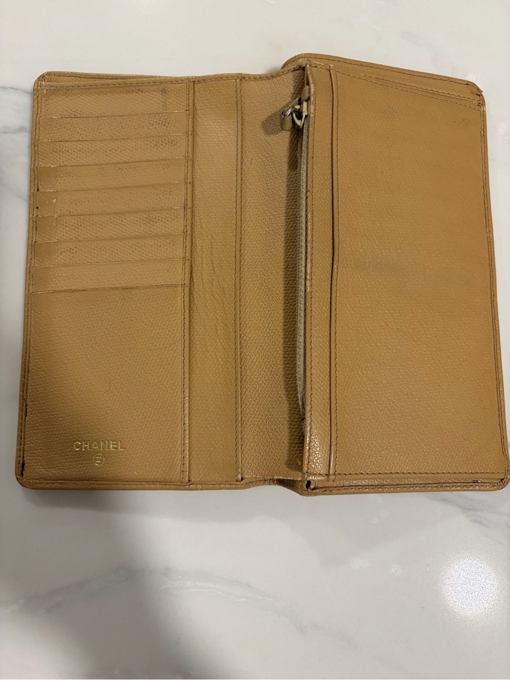 Chanel button bifold long wallet in Tan leather - Picture 9 of 16